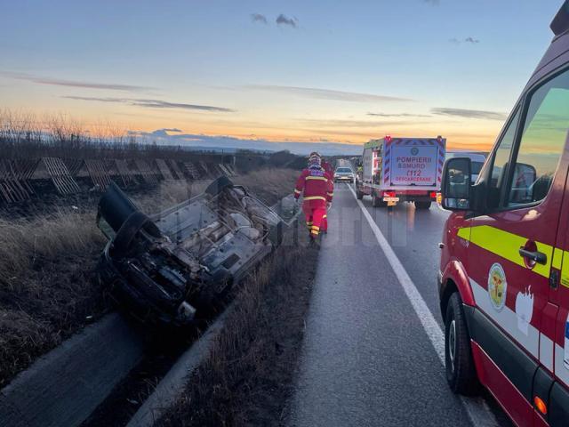 Trei răniți după ce un autoturism s-a răsturnat între Stroiești și Trei Movile