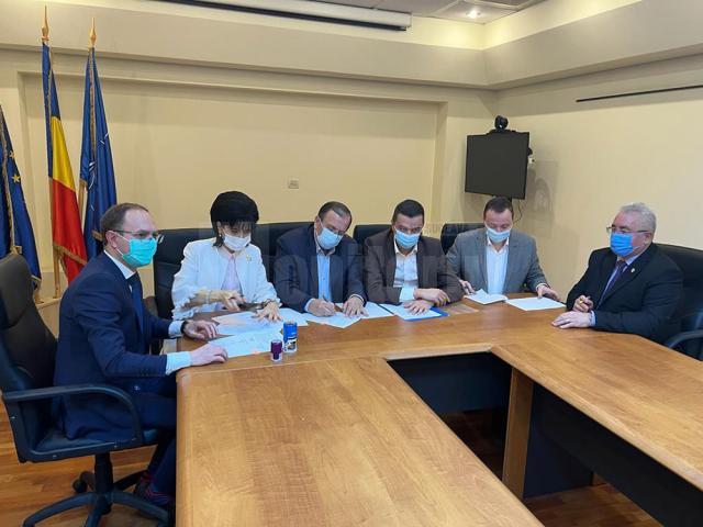Autoritățile sucevene şi botoșănene au semnat cu ministrul Transporturilor un protocol pentru construcția drumului expres Suceava - Botoșani
