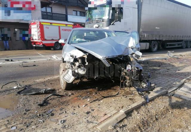 Două autoturisme și un tir, implicate într-un accident la Cornu Luncii