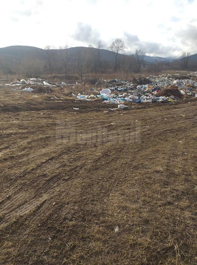Primăria Sucevița, amendată pentru gunoi aruncat la voia întâmplării