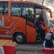 Solidaritatea sucevenilor în Vama Siret – autocare și mâncare pentru refugiați