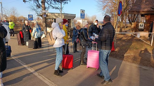 Solidaritatea sucevenilor în Vama Siret – autocare și mâncare pentru refugiați