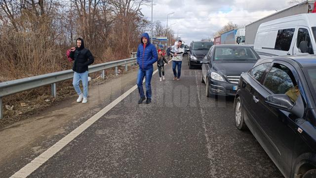 Disperarea oamenilor care fug din calea războiului. Mărturii cutremurătoare din Vama Siret