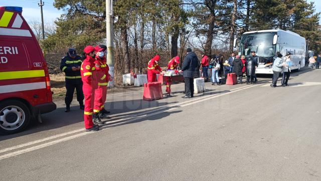 Dornici să scape de ororile războiului, în special pe cei dragi – copii, soții, părinți, mii de ucraineni au făcut tot posibilul să ajungă la frontieră, să traverseze în România 12