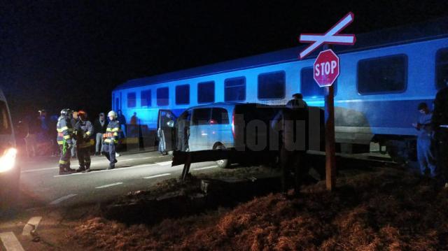 Autovehicul lovit de tren, vineri seară