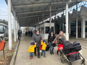 Flutur a preluat personal doi copii ucraineni pentru a-i duce să-și reîntâlnească tatăl aflat în România