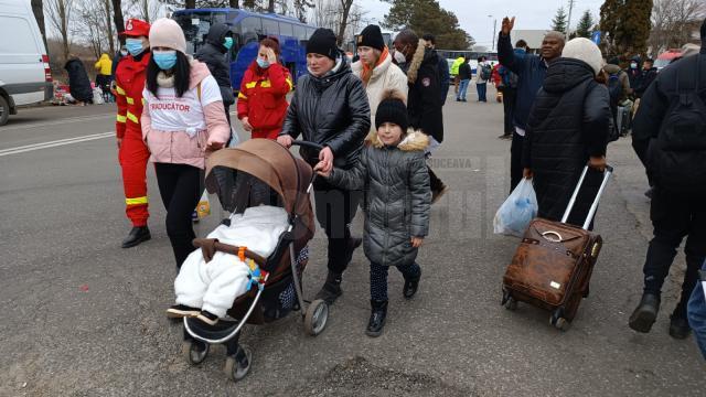 Sutele de refugiați, la adăpost în zona corturilor din Siret