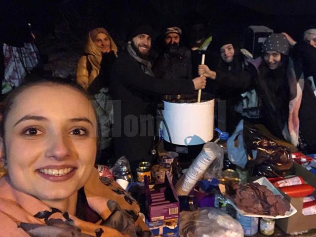 Zeci de voluntari din cadrul Asociației Studenților Creștini-Ortodocși - Filiala Suceava, în sprijinul refugiaților