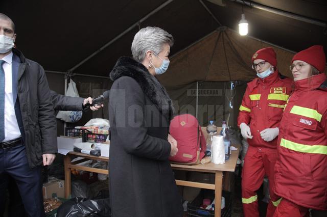 Comisarul european Ylva Johansson a stat de vorba cu voluntari de la ISU Suceava. Sursa foto Comisia Europeană în România