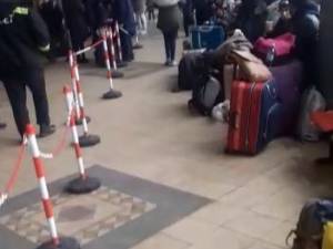 Grupuri importante de refugiați, la toate trenurile spre București și Cluj