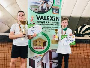 foto principal -Falticenenii Daniel Mitocaru si Cristian Samachisa au jucat finala baietilor de 10 ani la Cupa Valexin