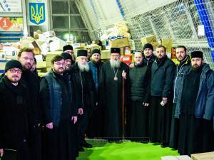 Convoiul umanitar trimis de Arhiepiscopia Sucevei și Rădăuților la Cernăuți, întâmpinat de ÎPS Meletie, Mitropolitul Cernăuților și Bucovinei