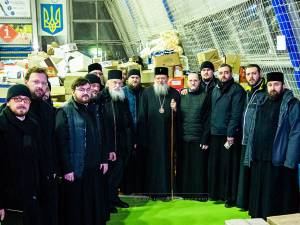 Convoiul umanitar trimis de Arhiepiscopia Sucevei și Rădăuților la Cernăuți, întâmpinat de ÎPS Meletie, Mitropolitul Cernăuților și Bucovinei