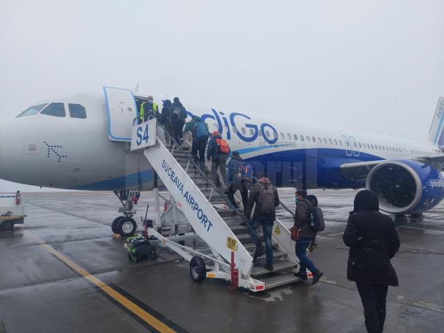 400 de studenti indieni au plecat spre casa de pe Aeroportul Suceava