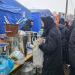 Maicile de la Mănăstirea Agapia, venite a două oară cu hrană caldă și pachete pentru refugiații din Ucraina