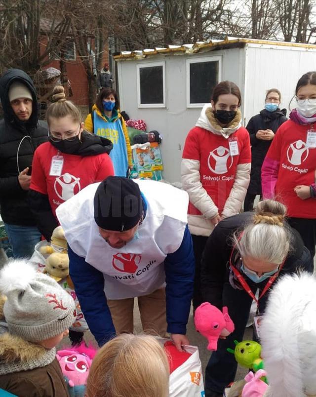Voluntarii Salvați Copiii – Filiala Suceava sunt de opt zile în mijlocul refugiaților ucraineni