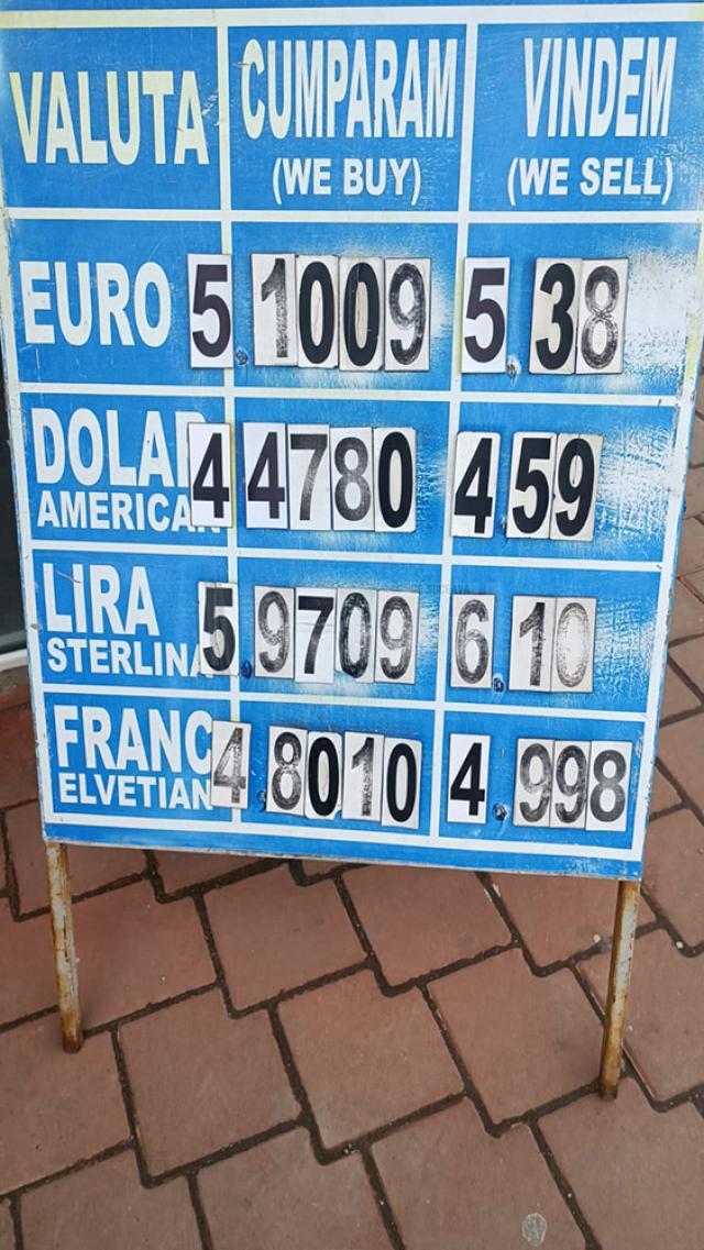 Euro se vinde cu 5,28-5,38 de lei și nu se mai găsește la casele de schimb