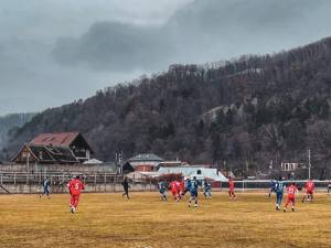 Amicalul Bucovina - CSM Pașcani s-a disputat pe teren neutru, la Târgu Neamț. Foto Cristian Plosceac