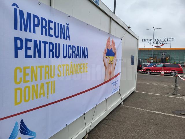 Centru de strângere a donațiilor pentru refugiații din Ucraina, în parcarea Shopping City Suceava