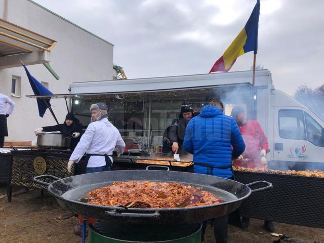 Mâncare indiană gătită pentru refugiații din sala de sport din Milișăuți de ANBCT. Foto Ema Motrescu