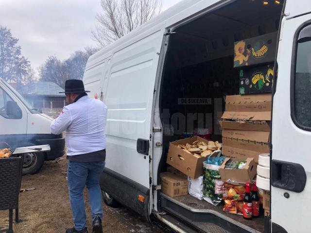 Mâncare indiană gătită pentru refugiații din sala de sport din Milișăuți de ANBCT. Foto Ema Motrescu