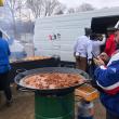 Mâncare indiană gătită pentru refugiații din sala de sport din Milișăuți de ANBCT. Foto Ema Motrescu