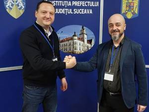 Prefectul Alexandru Moldovan și noul director al Direcției Județene pentru Cultură, Antoniu Alexandru Flandorfer