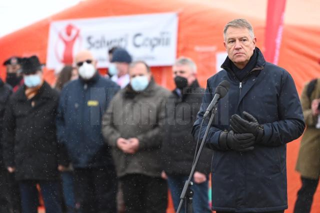 Președintele României, Klaus Iohannis, a anunțat înființarea unui centru logistic european pentru ajutor umanitar, la Suceava. Foto Ștefan Macedon Gheorghiță