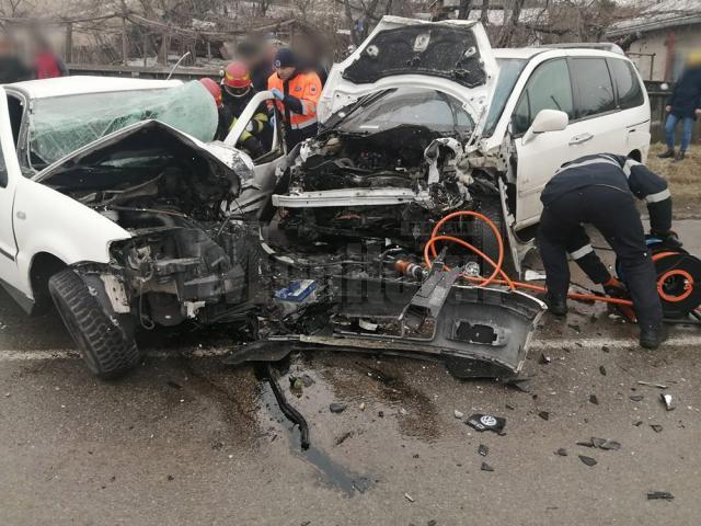 Șofer mort după o depășire pe linia continuă și un impact frontal