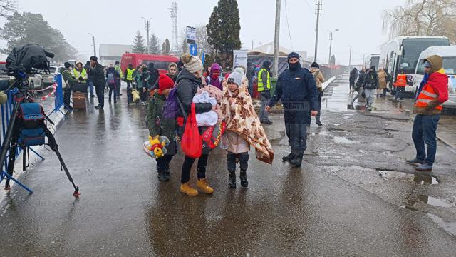 Crește numărul refugiaților ucraineni care vin în România prin Vama Siret