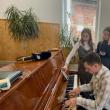 În Biserica Baptistă se cântă la pian