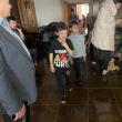 Paturi improvizate în locul băncilor din biserică pentru cazarea refugiaților din Mariupol
