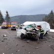 Accident grav, după ce un microbuz a intrat într-un tir, pe Mestecăniș