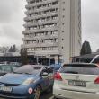 Parcările hotelurilor, pline de maşini din Ucraina
