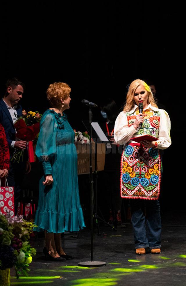 Alina Cuciurean, directoarea Colegiului Silvic din Câmpulung Moldovenesc, premiantă a Galei „Femei de succes” ediția 2022. Foto: Ștefan Macedon Gheorghiță