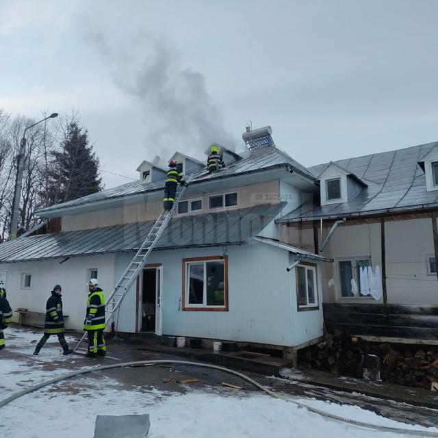 Incendiul izbucnit sâmbătă seară la corpul de chilii de la Mănăstirea „Sf. Gheorghe” Buciumeni, din Fălticeni