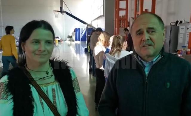 CJ Suceava a organizat un atelier de încondeiat ouă pentru copiii ucraineni cazați în sala de sport de la Școala „Miron Costin”