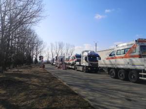 Opt ambulante donate de Guvernul italian au ajuns in Ucraina prin PTF Siret