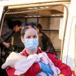 Doi bebeluși de naționalitate română din Ucraina, grav bolnavi, aduși de urgență de ucraineni la Siret și preluați și salvați de români