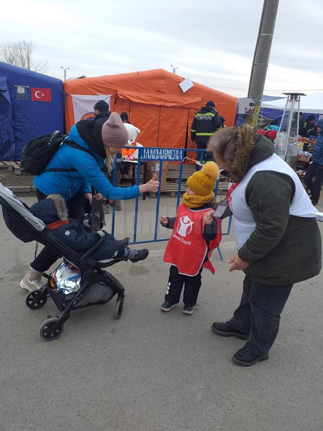 Cel mai tânăr voluntar din Vama Siret are 4 ani: Rebeca