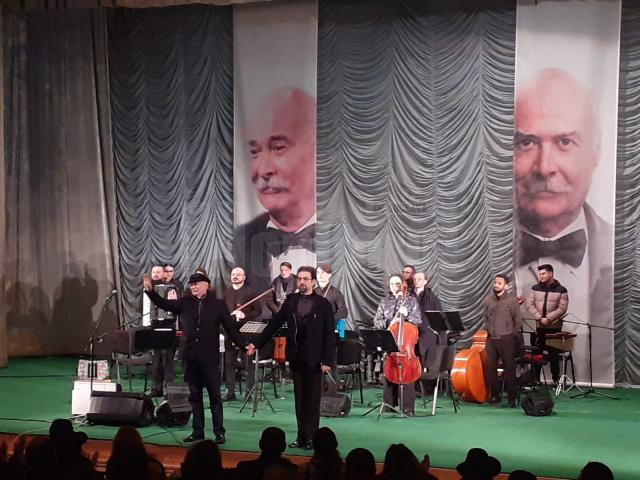 Aplauze îndelungi la Suceava pentru maestrul Tudor Gheorghe, dirijorul Marius Hristescu și Orchestra Concertino din Chișinău