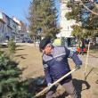 Primarul Sucevei, Ion Lungu, care a participat la debutul campaniei de plantare de primăvară