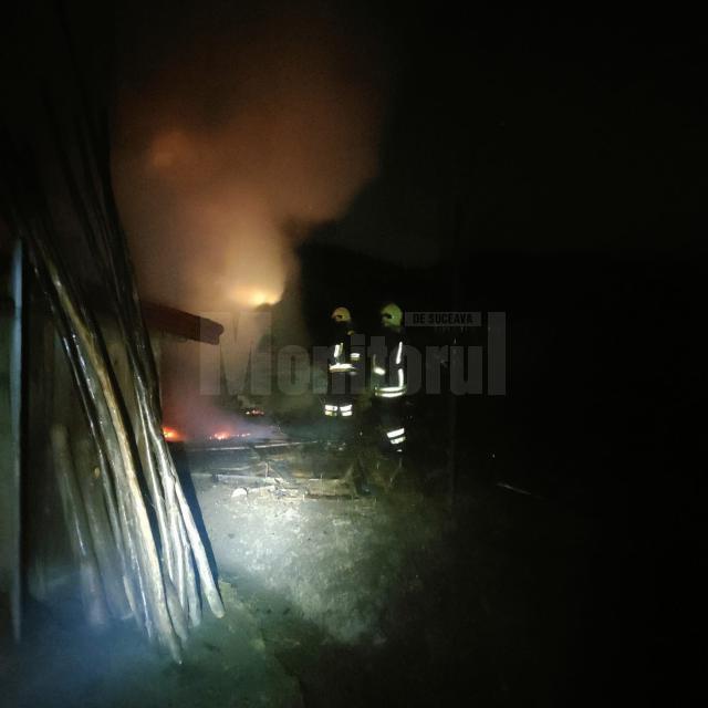 Incendiu puternic la Mălini