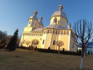 Mănăstirea Bănceni, complex situat la numai câțiva kilometri de granița cu România, în ținutul Herța