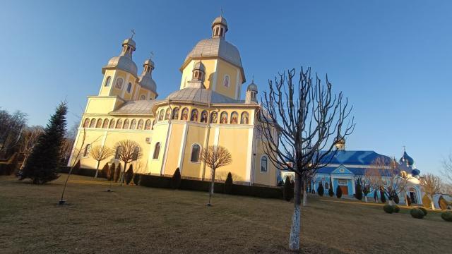 Mănăstirea Bănceni, complex situat la numai câțiva kilometri de granița cu România, în ținutul Herța