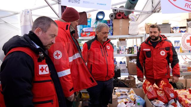 Voluntari de la Crucea Roșie, în Vama Siret