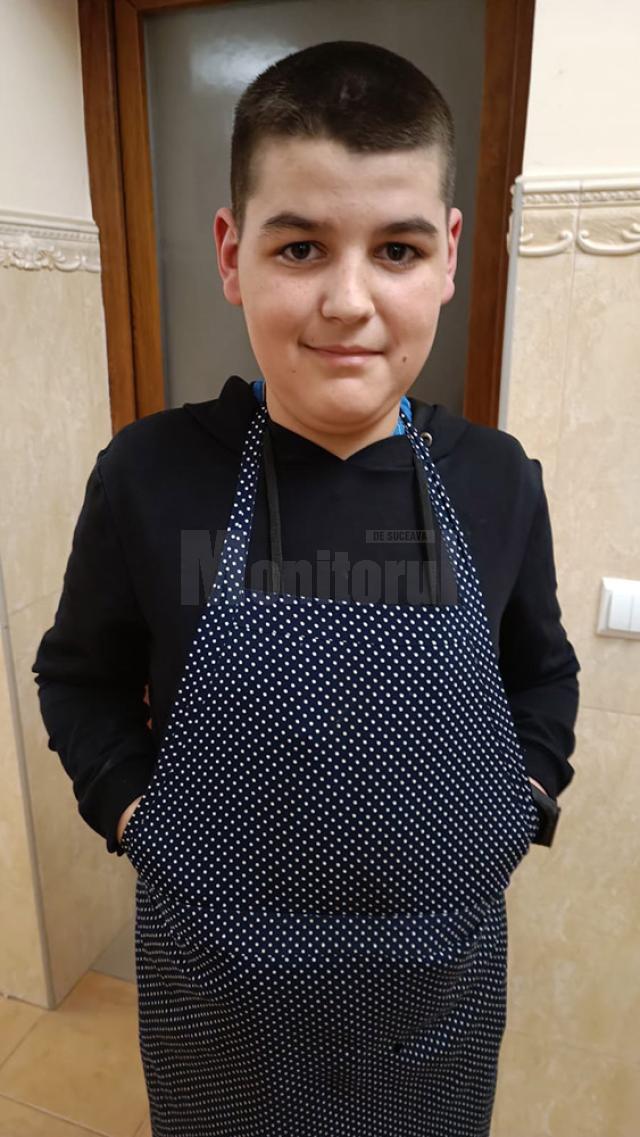 Ivan are doar 13 ani dar este ajutor de nădejde în bucătărie