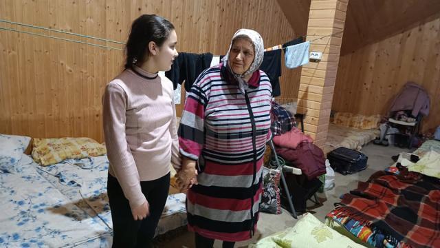 Peste 400 de copii orfani și aproape 1.300 de refugiați și-au găsit casă la Mănăstirea Bănceni