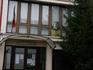 Procurorii Parchetului de pe lângă Judecătoria Rădăuți au mai trimis în instanță încă un dosar de amenințare, victimă fiind un alt activist de mediu – Daniel Ghinghiloschi