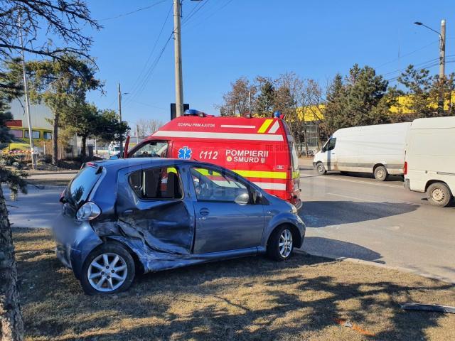 Două mașini s-au ciocnit pe strada Traian Vuia din Suceava